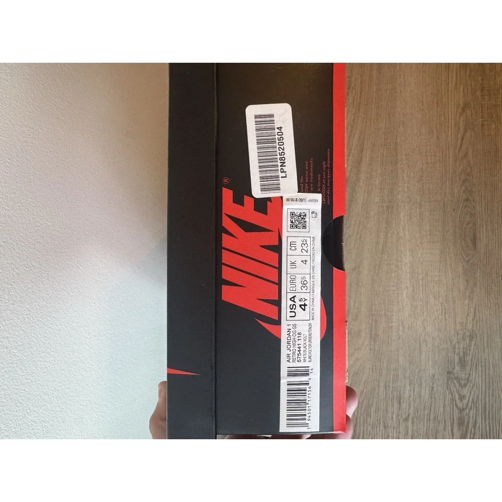 Air Jordan 1 Big Kids Retro High OG Sneakers Volt Gold 555088-118‎ Size 4.5y